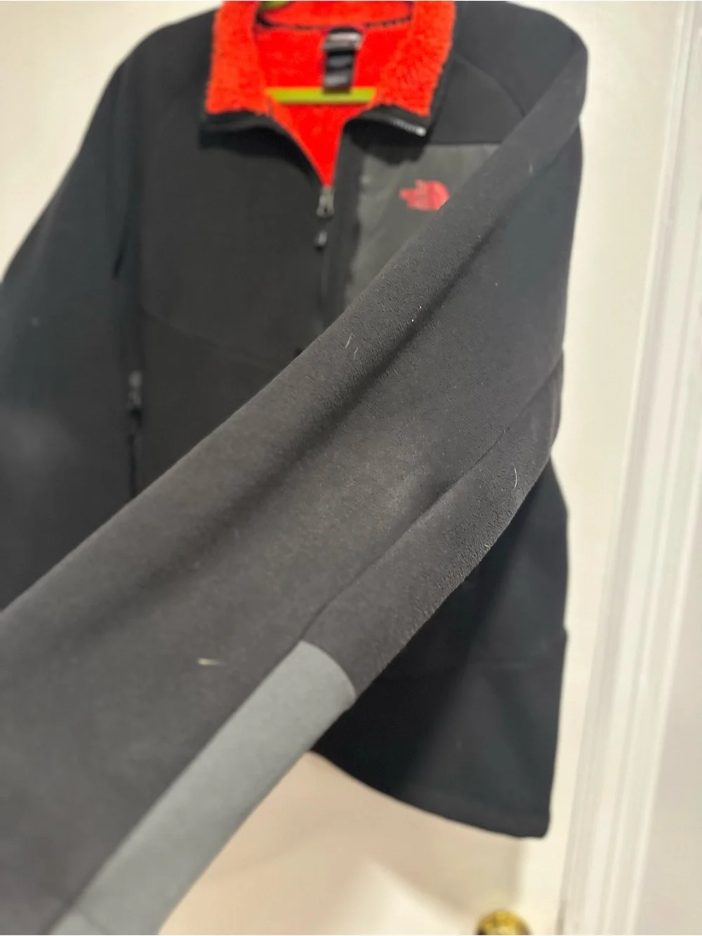 The North Face Jacket Sz:L Black Full Zip Chimborazo Fleece Red Sherpa Lined.